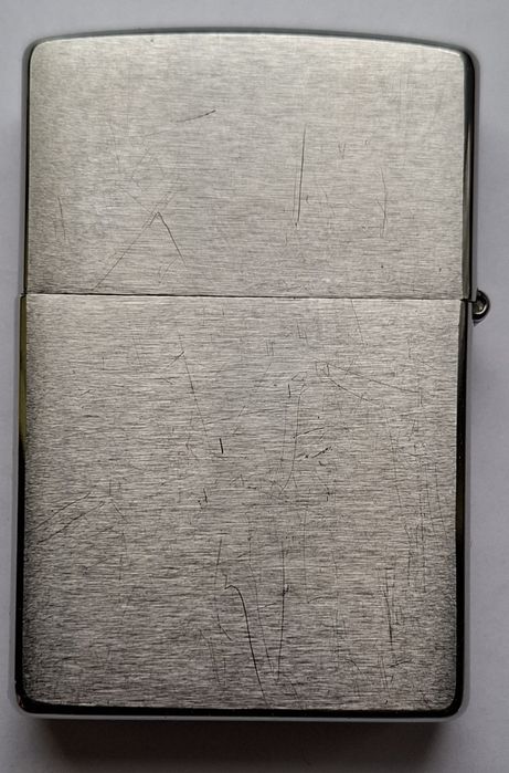 Зажигалка Zippo.