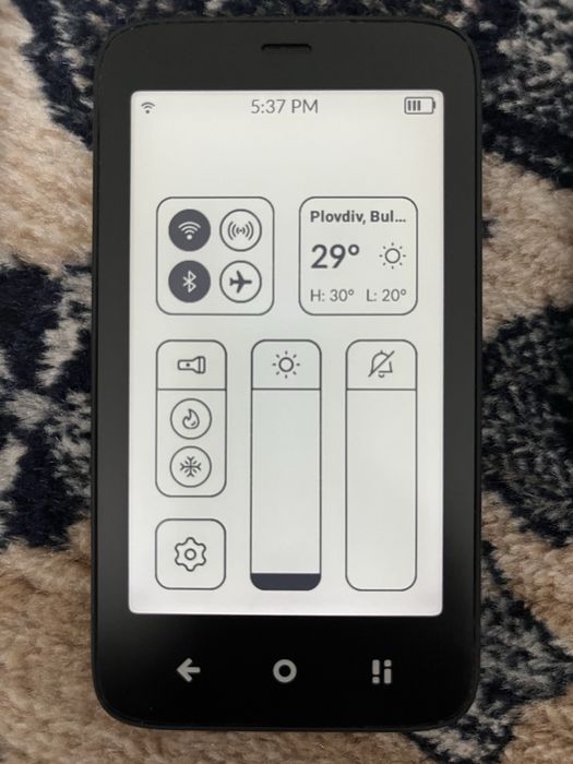 Минималистичен eink Android телефон Mudita Kompakt