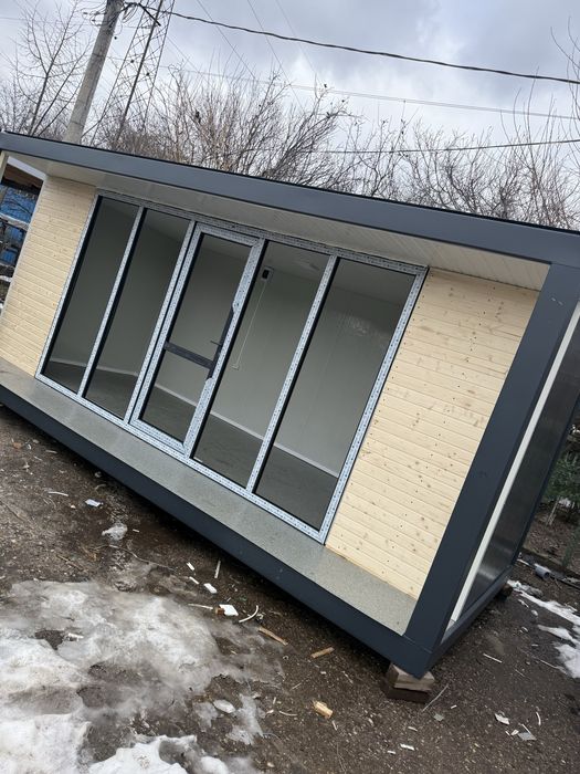 Container 6x3m cu vitrina riflaj lemn si terasa pret real 4.150€+tva