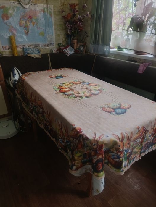 Кухонный стол и угловой диван