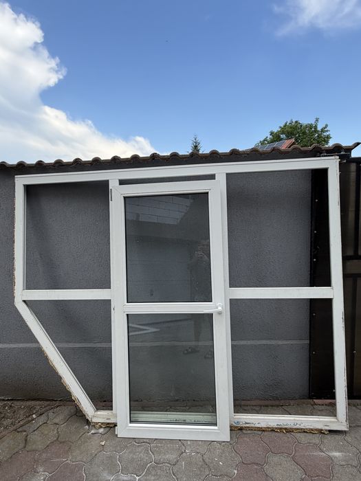 Fereastra de termopan cu uşă