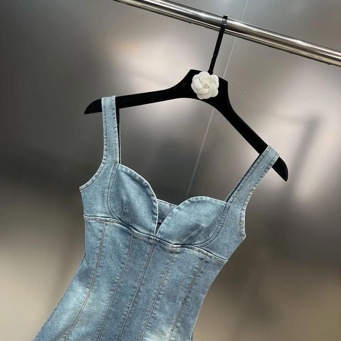 Дънкова рокля с 3D рози