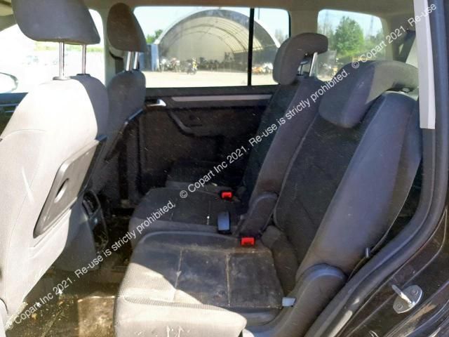 Dezmembrez Volkswagen Touran 1 [2th facelift] [2010 - 2015] Minivan 2.0 TDI MT (140 hp)