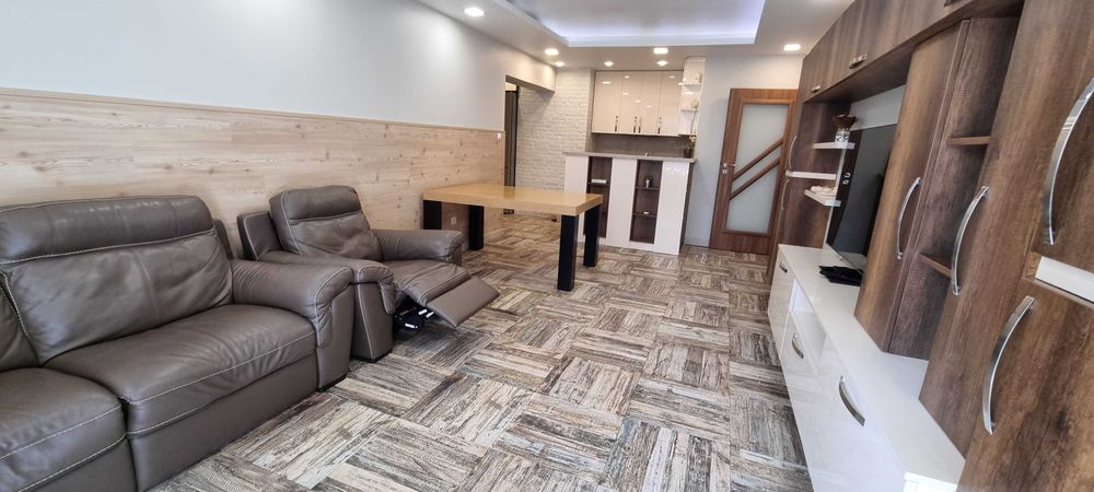 Дава се под наем Четиристаен апартамент в София, Младост 3 - 130 кв.м за 1250 € - Снимка #7