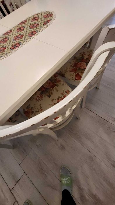 Трапезна маса с шест стола