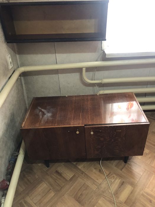 Отдам шкафы и два кресла бесплатно