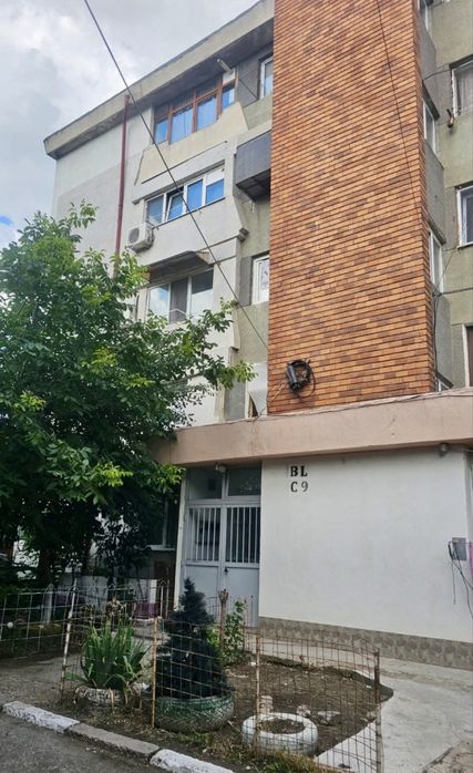 Garsoniera cu baie proprie, etaj 3 din 4, mobilata si utilata