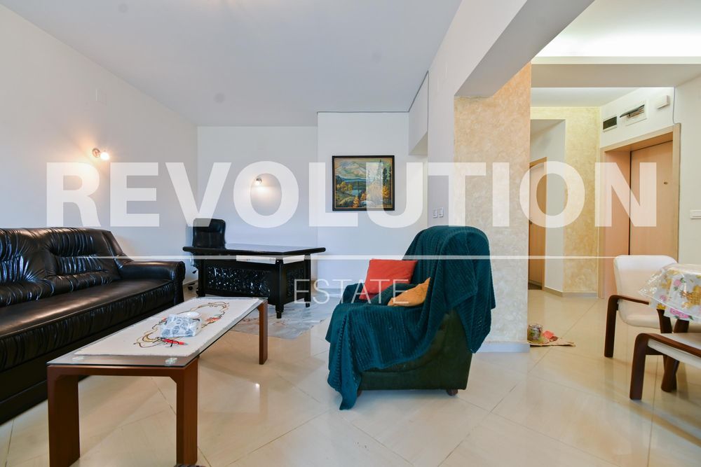 Дава се под наем Тристаен апартамент в София, Лозенец - 100 кв.м за 947.58 € - Снимка #6