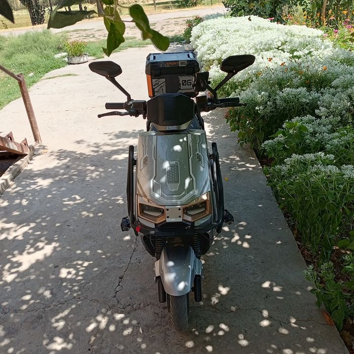 скутер электрони сотилади