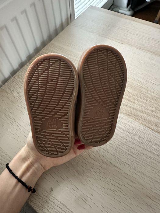 Бебешки обувки маратонки H&M