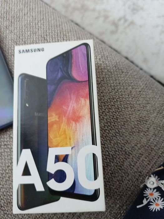 Телефон и аксессуар