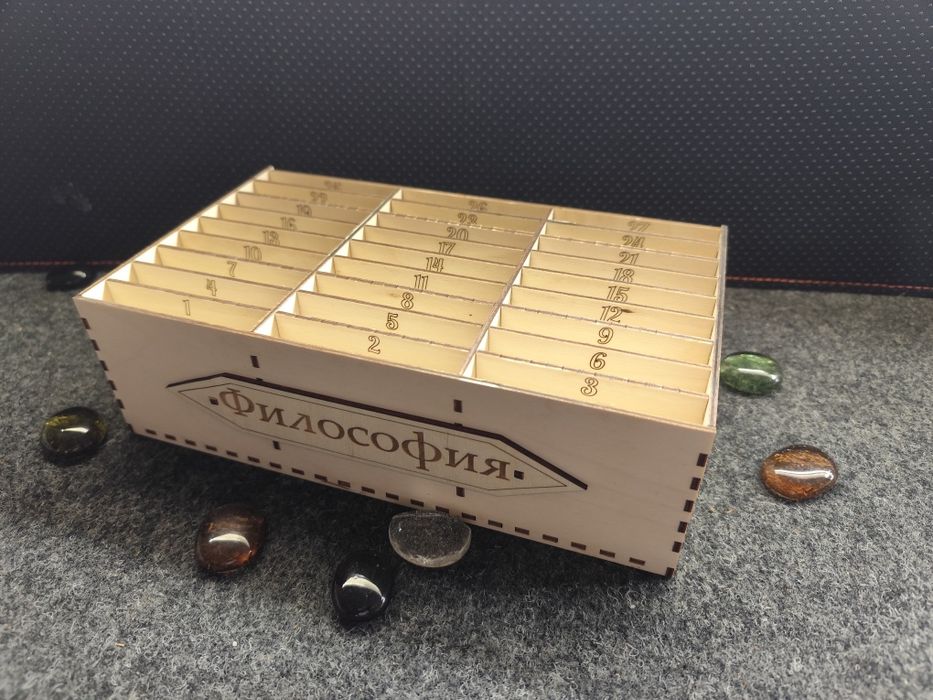 Училищна поставка за мобилни телефони.