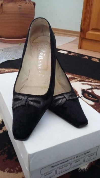 Обувки № 35! ЕСТЕСТВЕНА Кожа на "Билиа шоис" ! Елегантни с Декорации!