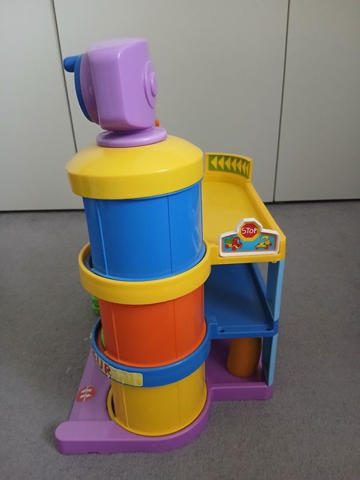 Garaj masinute, cu lift