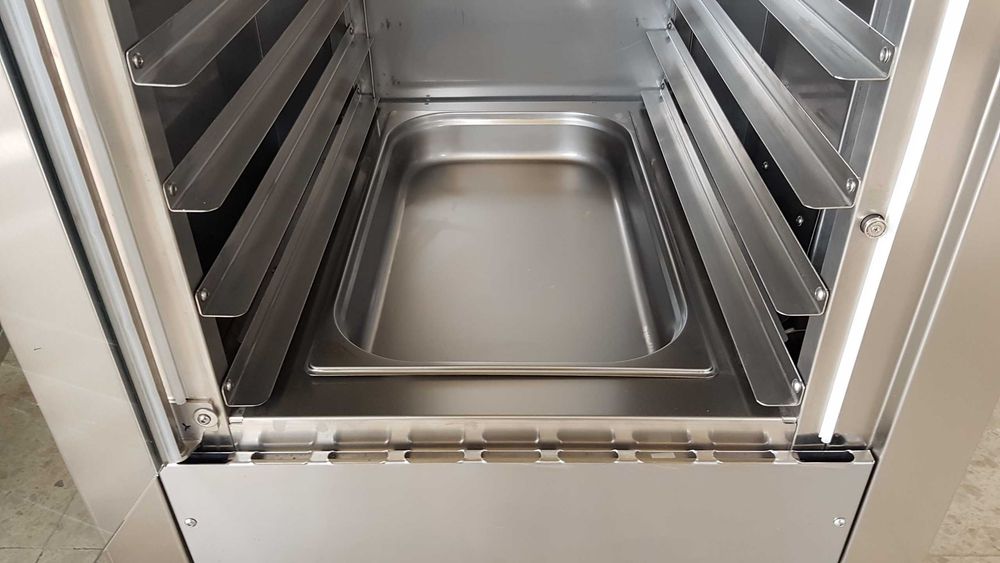 Dospitor vertical pentru patiserie si 20 tavi 60x40 cm