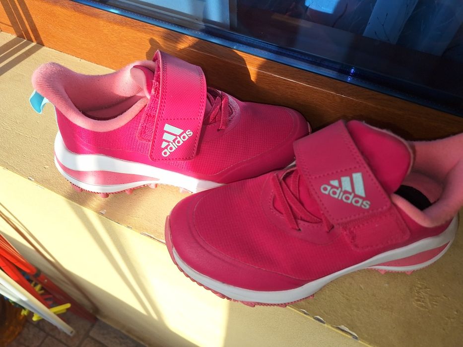 adidasi fetite marimea 32,in stare impecabila
