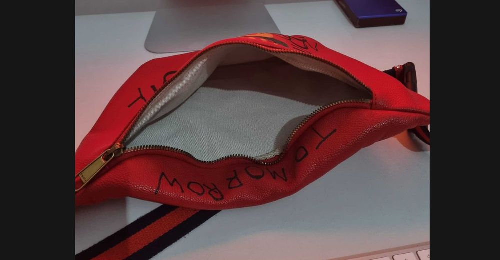 Borseta Gucci din piele rosie cu logo