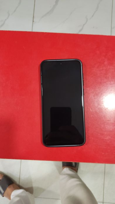 Samsung A 55 holati yangi karobkasi bor xotirasi 8 256 srocniga sotama