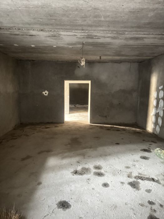 Sergeli hovli arenda 2 etaj 8 sotix