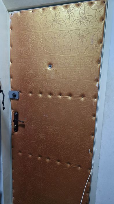 Темир эшик сотилади Холати янги Чирчик шахрида