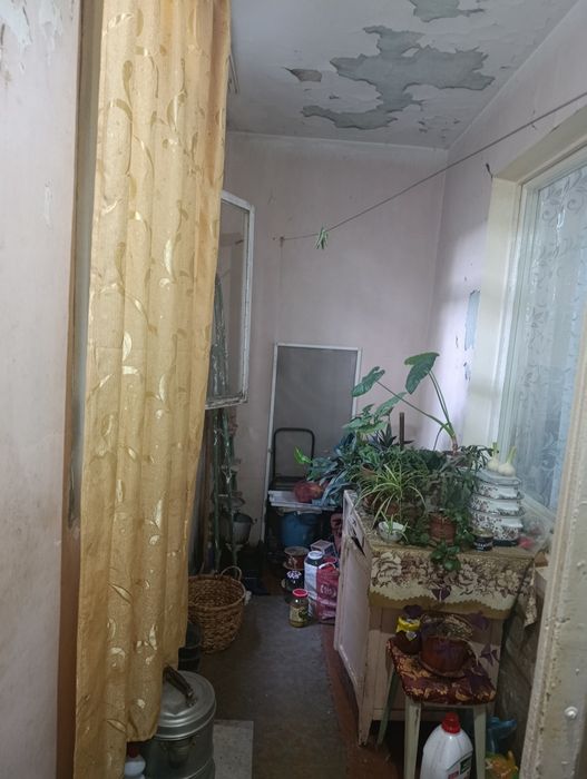 Продаю 2 комнатную квартиру на первом этаже улица Шолохова 61 школа