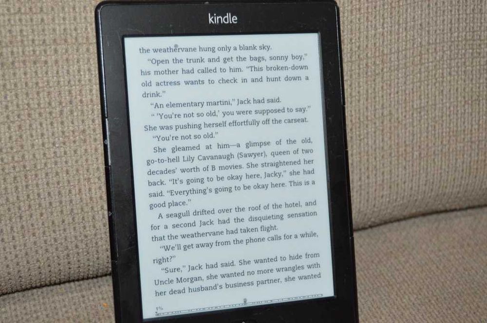 E-reader Amazon Kindle 4 (Gen 4, Negru, Display E-Ink 6", 207 carti engleza)