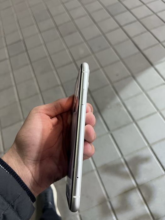 Продам iPhone 11 128 gb white
