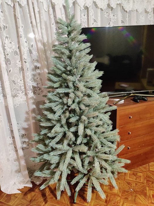 Голубая ель искусственная