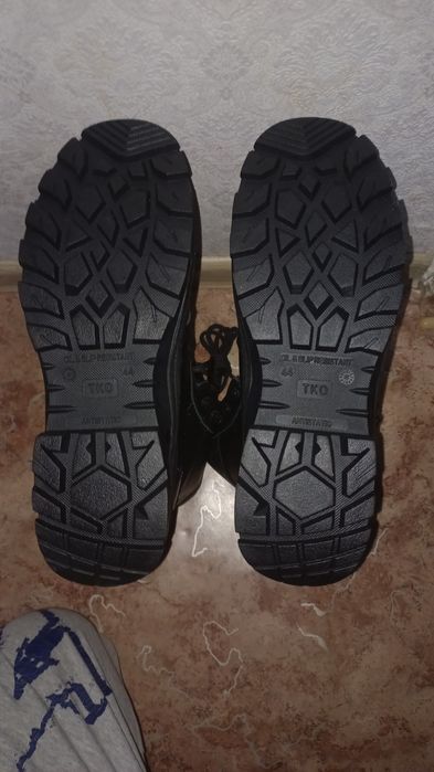 Продам берцы новые