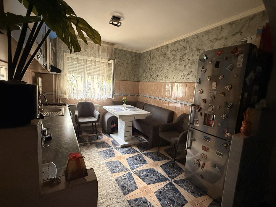 Vând apartament 2 camere,tip R.