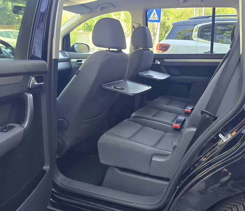 VW  Touran  1.9  TDi  2008  7 - Locurii