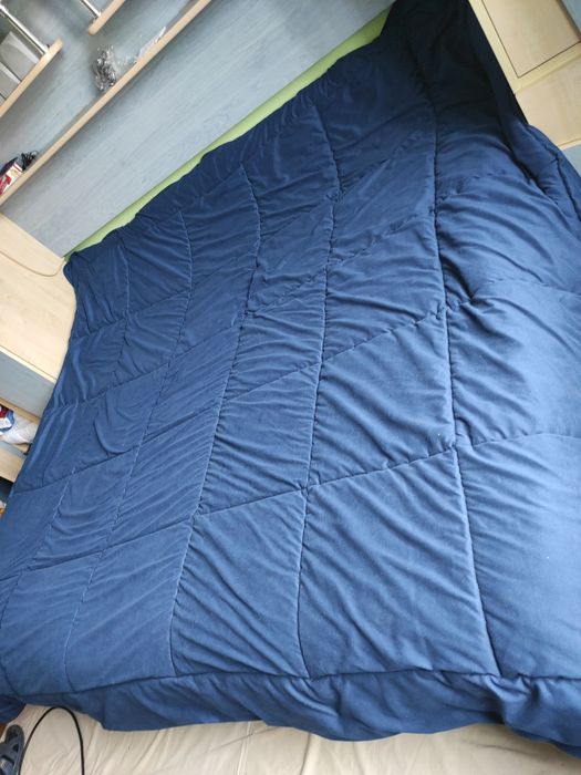 Plapumă pentru pat de dimensiuni mari, 2.40/2.20cm.
Produs adus din import de foarte bună calitate.
