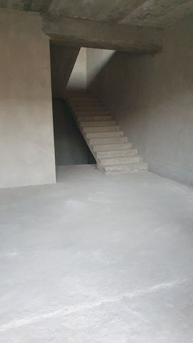6 sotixli xovli uy sotiladi