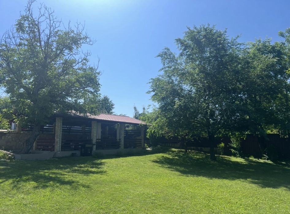 Casa cu curte mare in Barnova