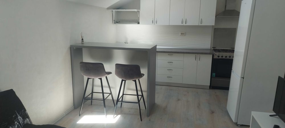 Închiriez apartament 2 camere (mansarda)