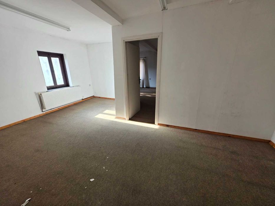 Дава се под наем Магазин в Казанлък - 390 кв.м за 800 € - Снимка #15