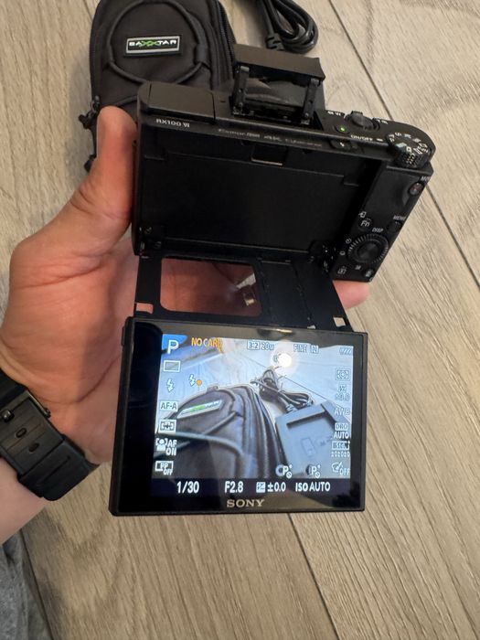 Aparat foto  NOU Sony RX100 VI