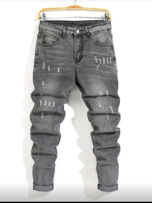 Blugi slim fit rupți pentru bărbați,de culoare gri.