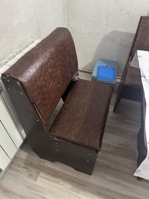 Продам стол со стулями