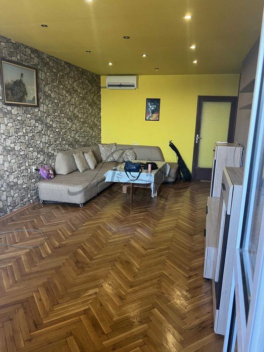 Дава се под наем Тристаен апартамент в Шумен, Болницата - 90 кв.м за 306 € - Снимка #1