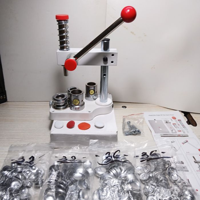 Presa pentru îmbrăcat nasturi si bătut capse  (nou)