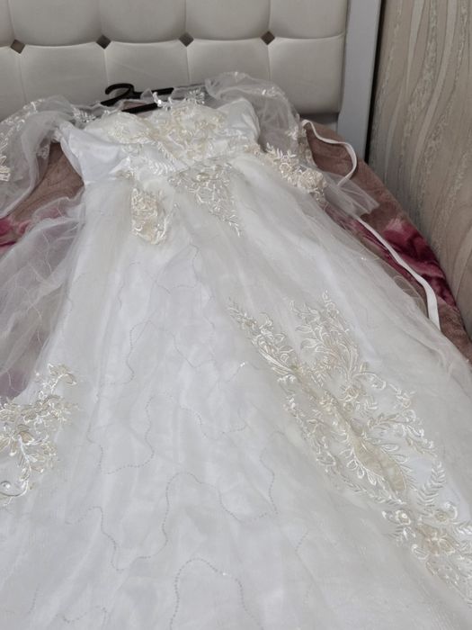 Свадебные платье продам