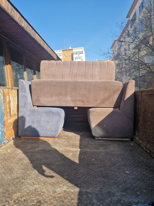 Продам б/у диваны для кафе