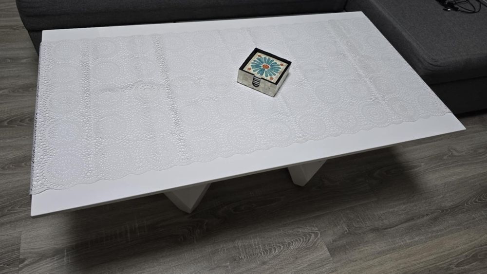 Холна маса модерна и стилна