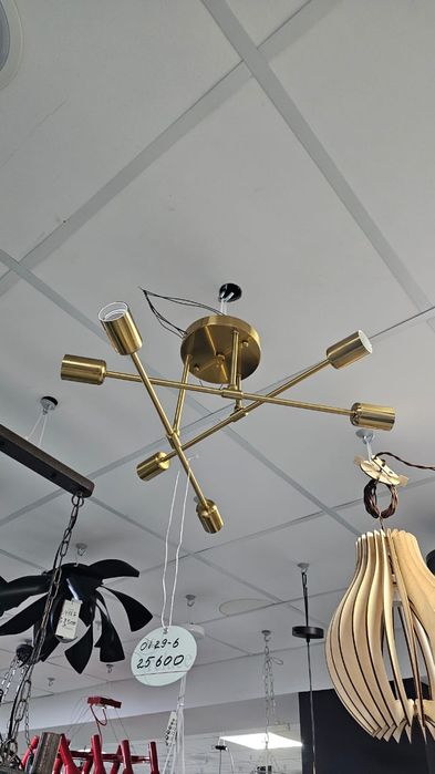 Продам люстру новую в упаковке 12.000