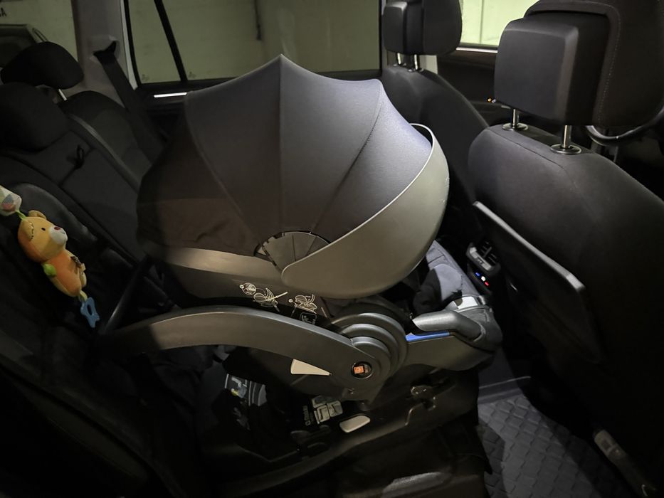 Vând scoică Stokke iZi Go Modular by BeSafe cu baza Isofix