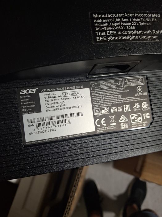 Продавам LCD монитори Acer 21 и 19 инча. Без стойки са.20 бр