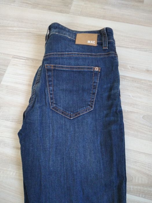 Джинсы от бренда MAC