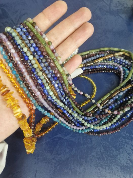 Tabiiy toshli va jemchugli busilar. Чокер из натуралных камней.