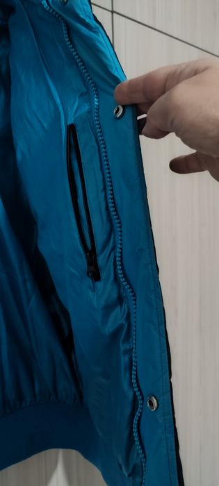 Мъжко, юношеско яке, цвят чер , с качулка,